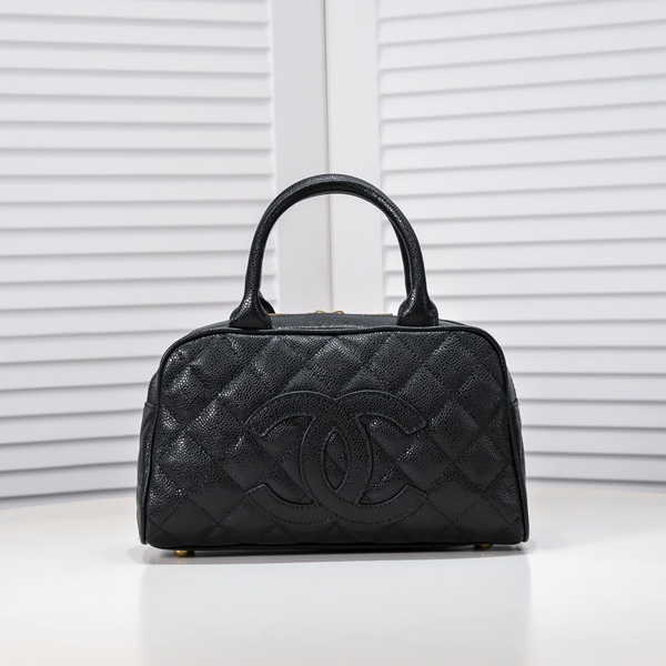 シャネルバッグ正面デザイン